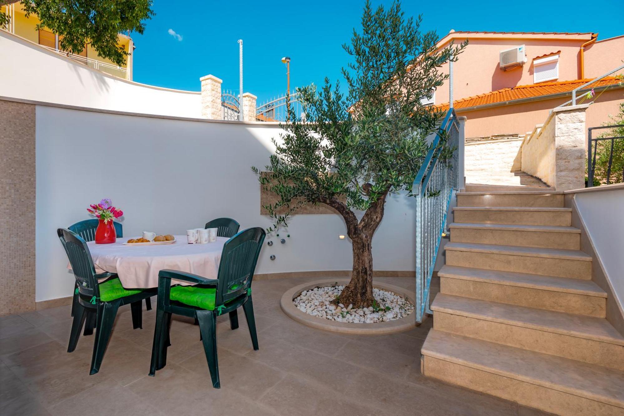 Apartment Bilice Beach Экстерьер фото