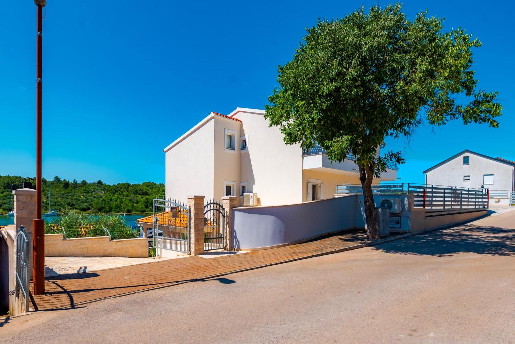 Apartment Bilice Beach Экстерьер фото