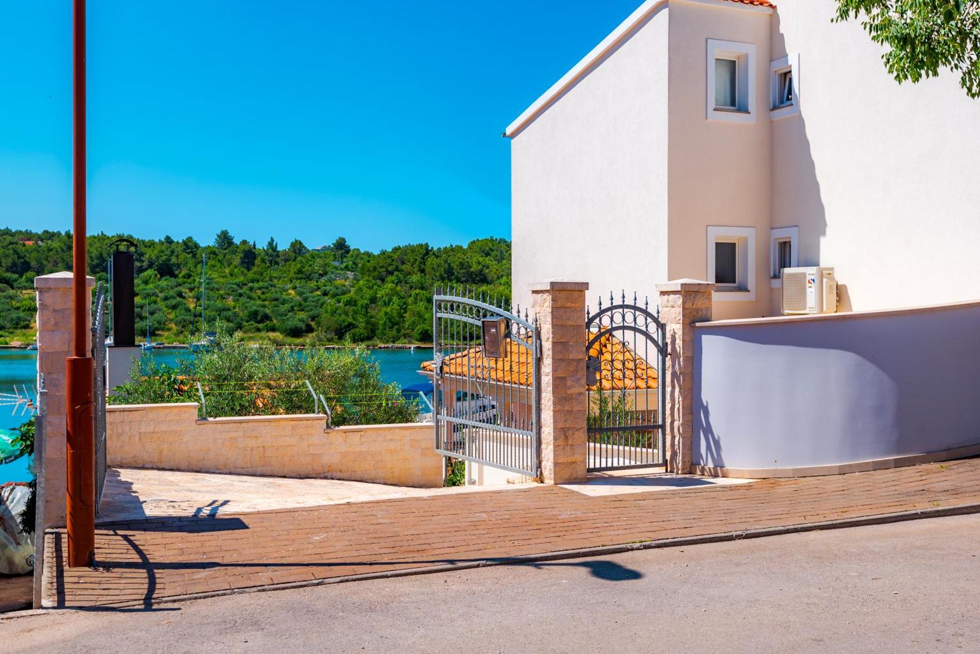 Apartment Bilice Beach Экстерьер фото