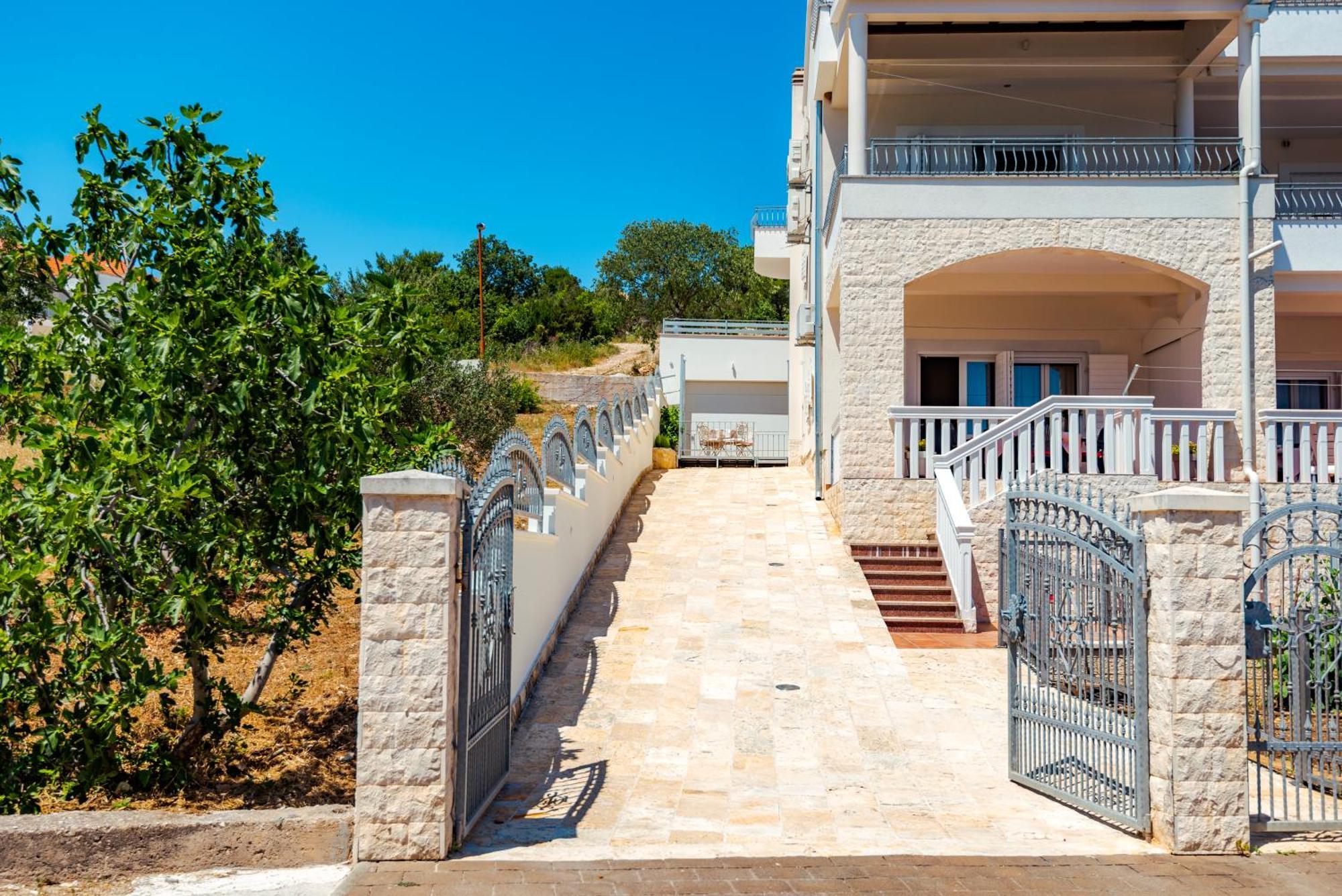 Apartment Bilice Beach Экстерьер фото